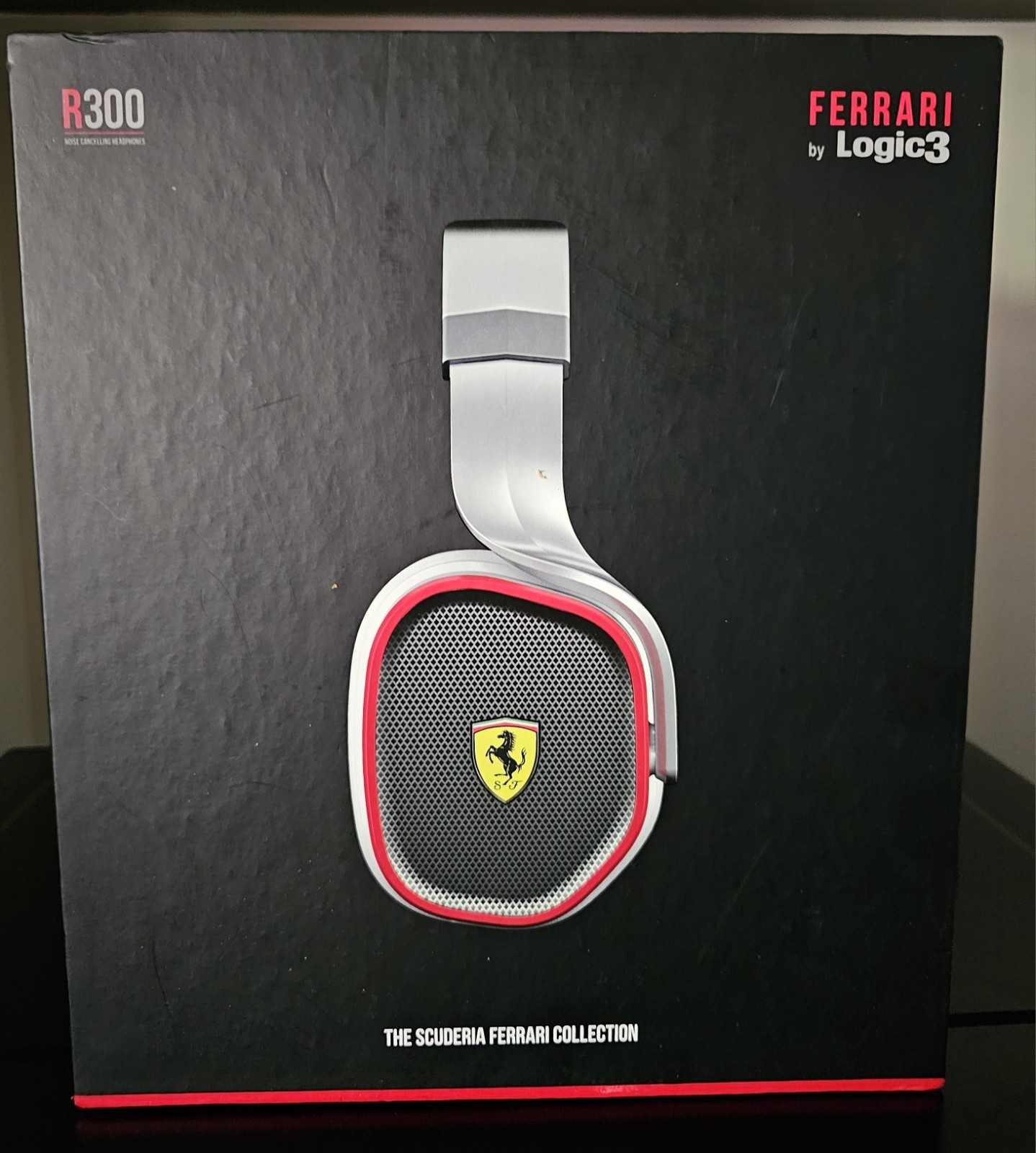 FERRARI by Logic3 – R300 Active Noise Cancelling (ANC) Headphones – White/Red