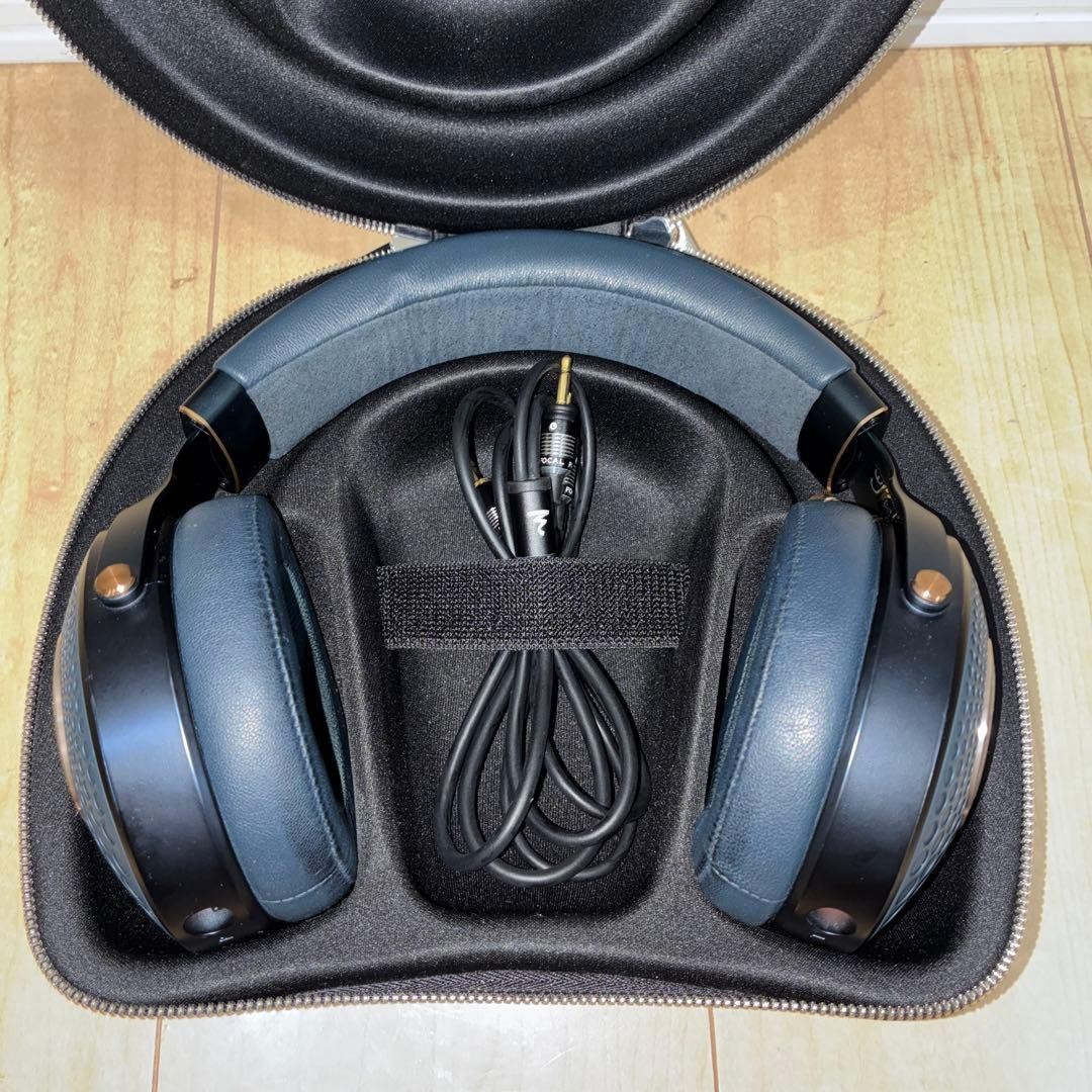 Focal Celestee Closed Back Hi-Fi Over-Ear Headphones 40mm 35 Ohm France