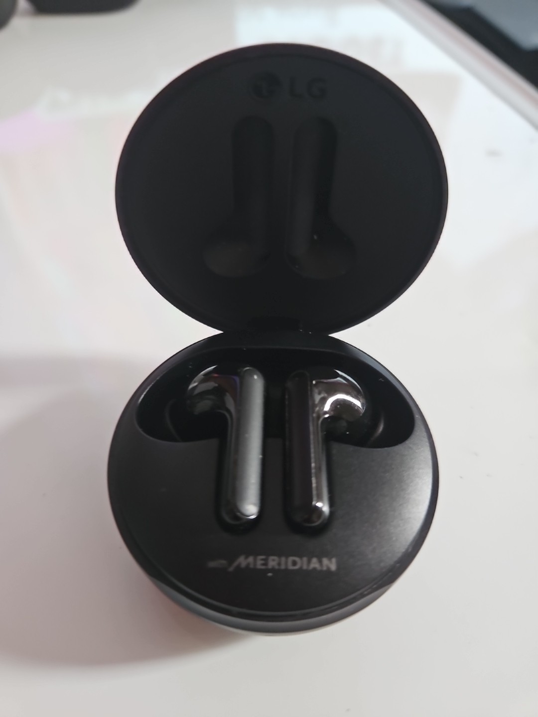 LG HBS-FN4 TONE Free Wireless In-Ear Stereo Earbuds, Black. Good Working Conditi