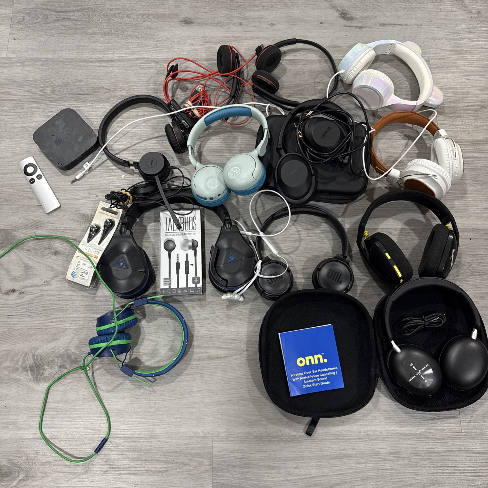 LOT OF HEADPHONES,EARBUDS MUSIC, WIRED Wireless Ect (UNTESTED) AS IS⚠️