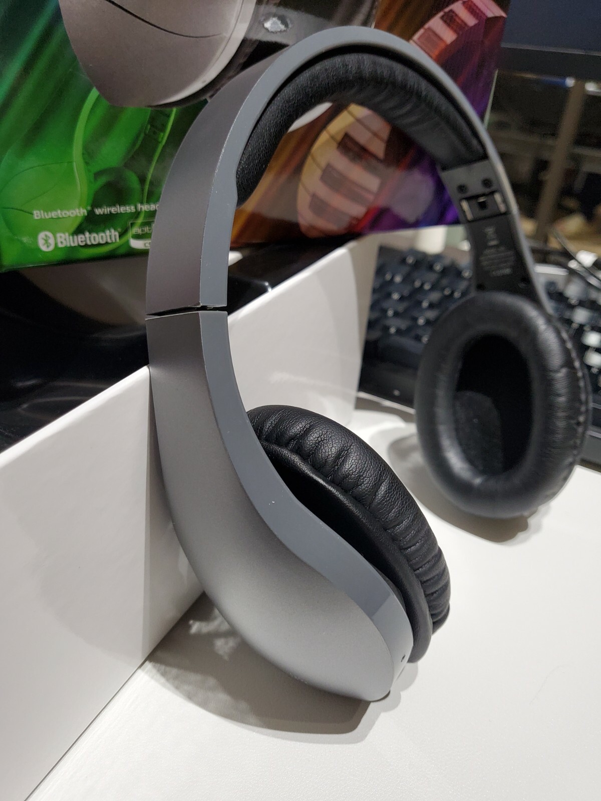 Velodyne vFree Over-Ear Bluetooth Headphone