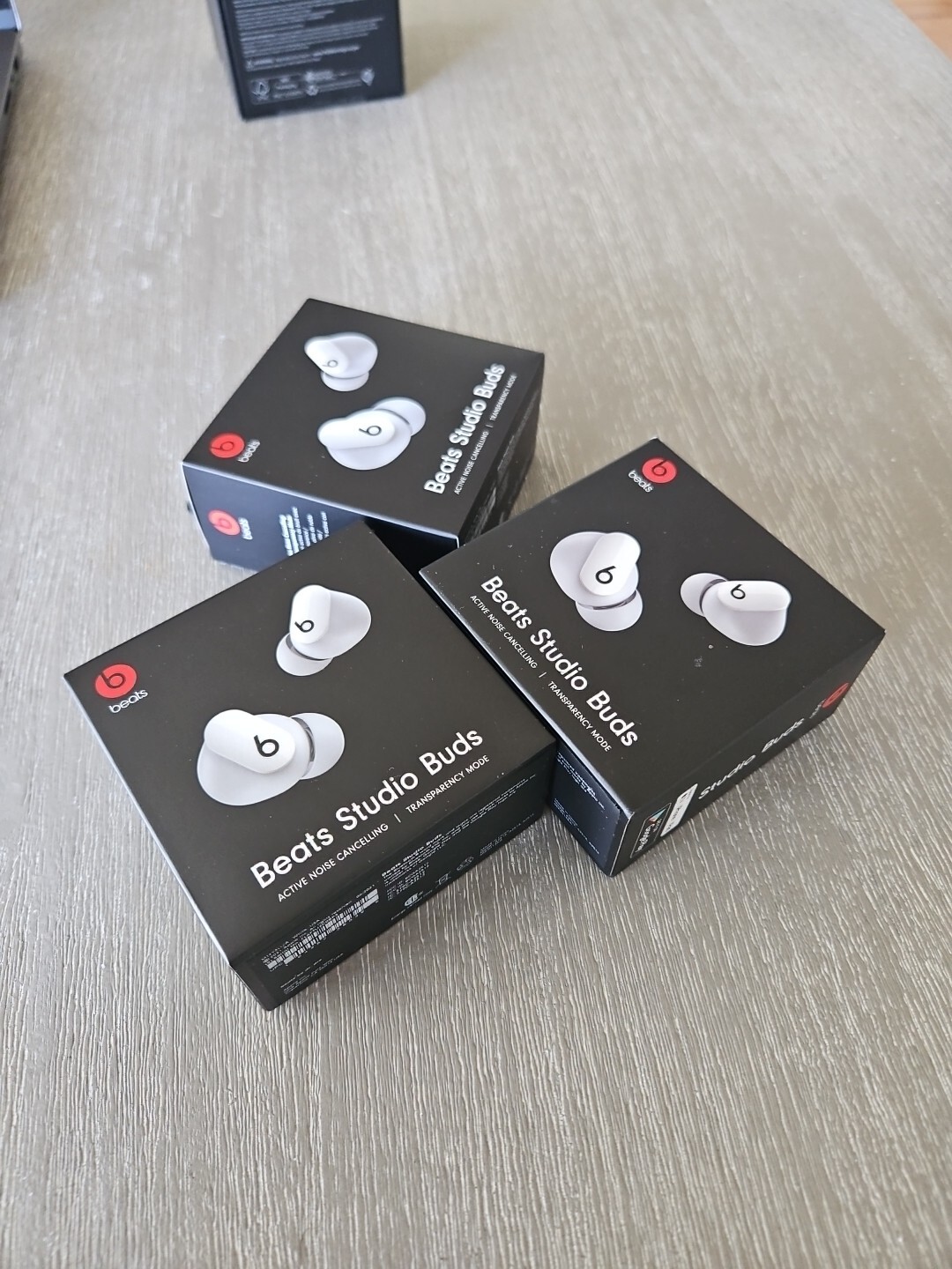 Beats by Dr. Dre Studio Buds – White