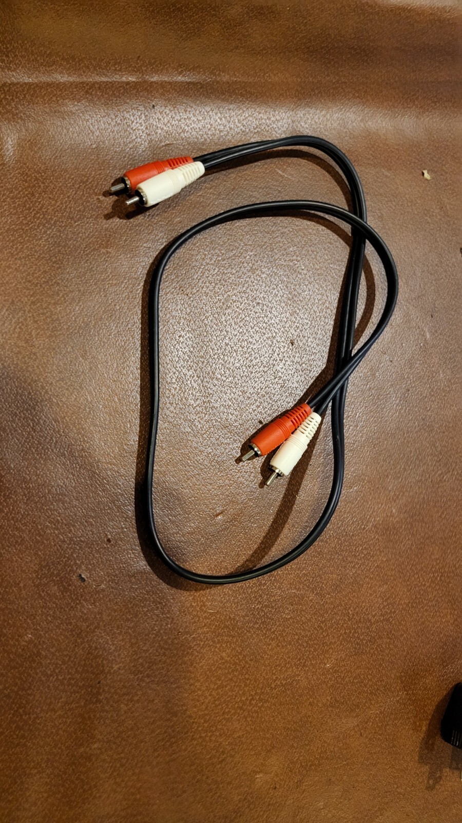 RADIOSHACK 33-1186 900 MHZ ANALOG WIRELESS STEREO HEADPHONE SYSTEM BASE ONLY