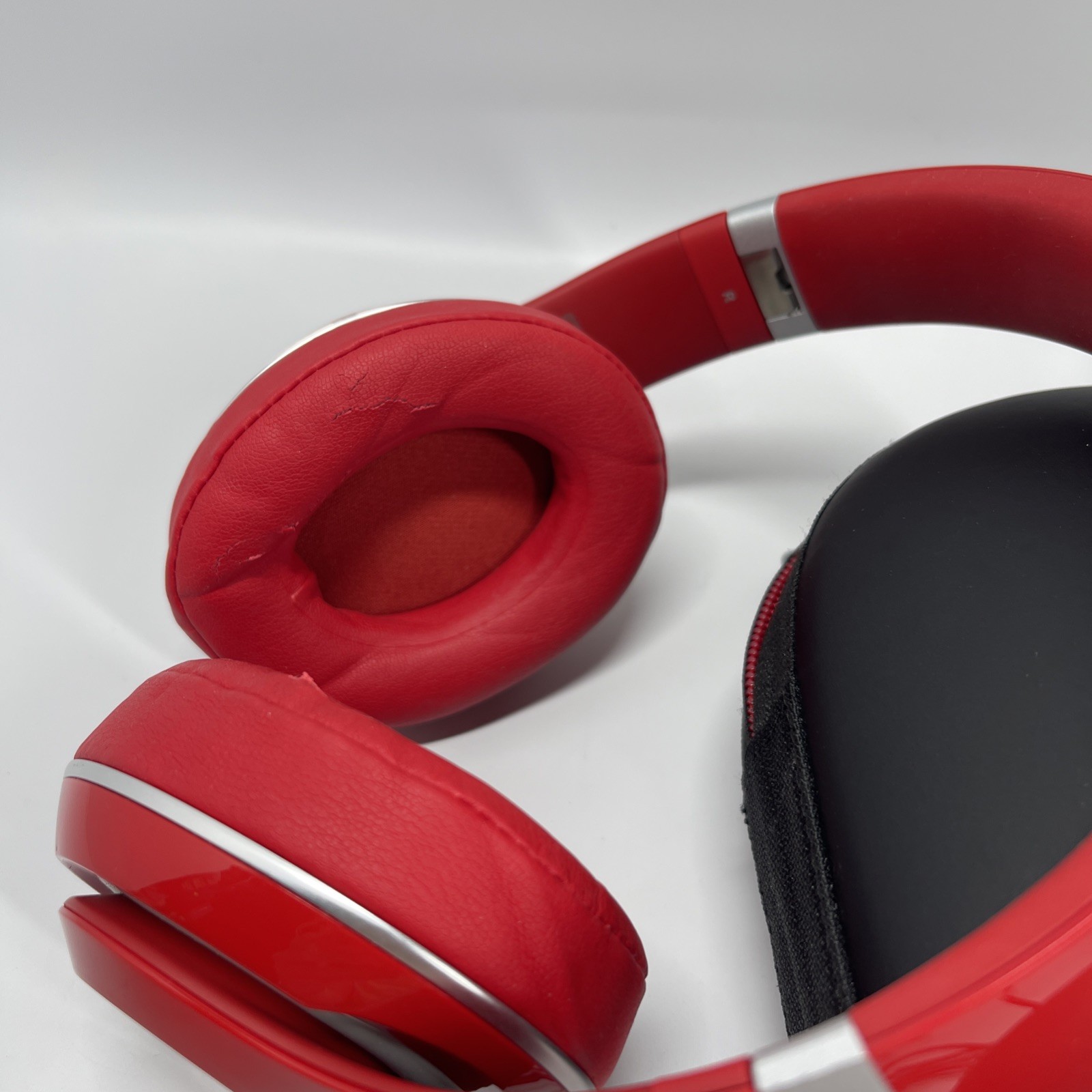 Beats by Dr. Dre Studio 2.0 Red Wired Headphones B0500 W/ case and 3 OEM cables