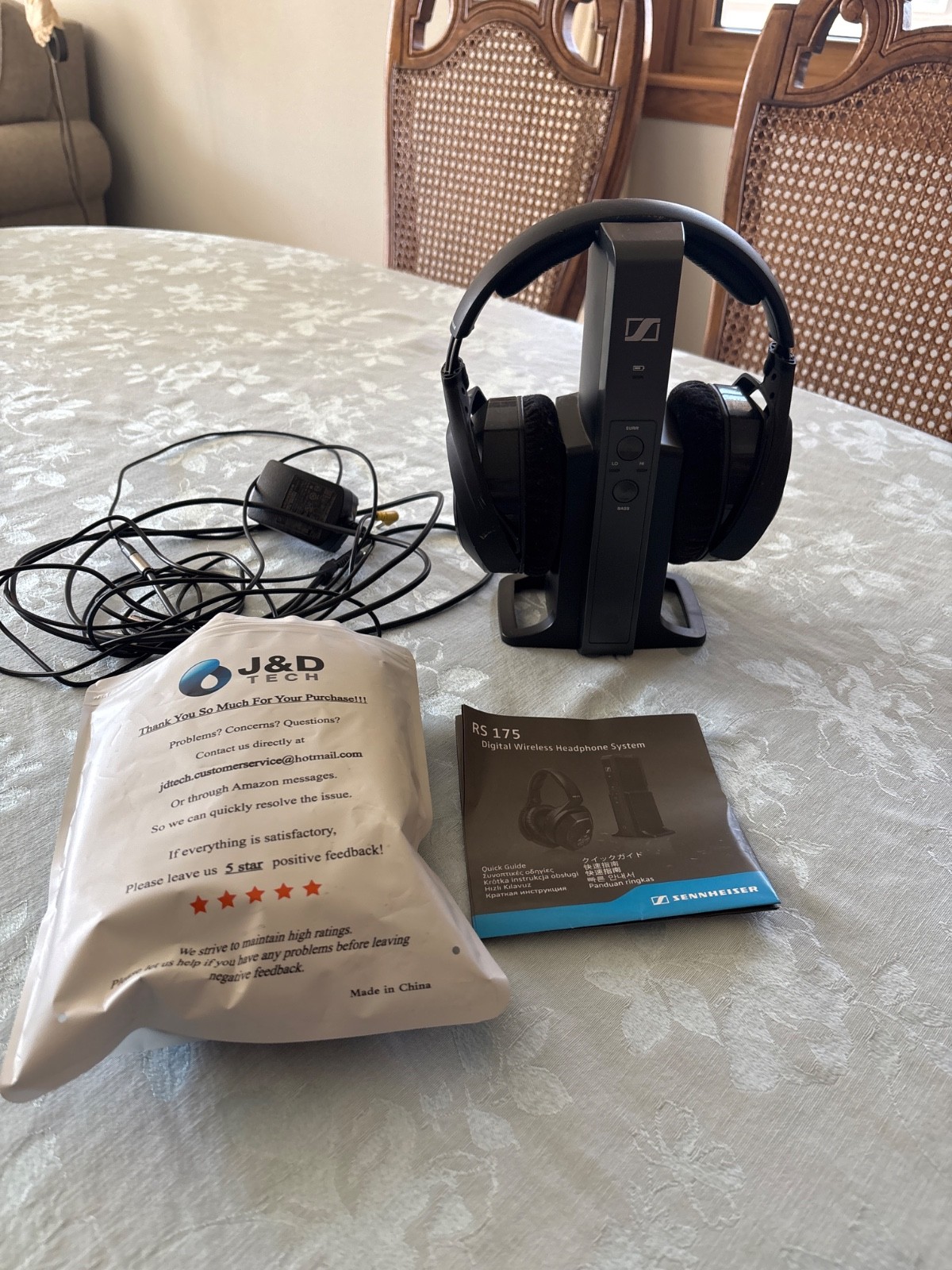 Electronics. Wireless headphones
