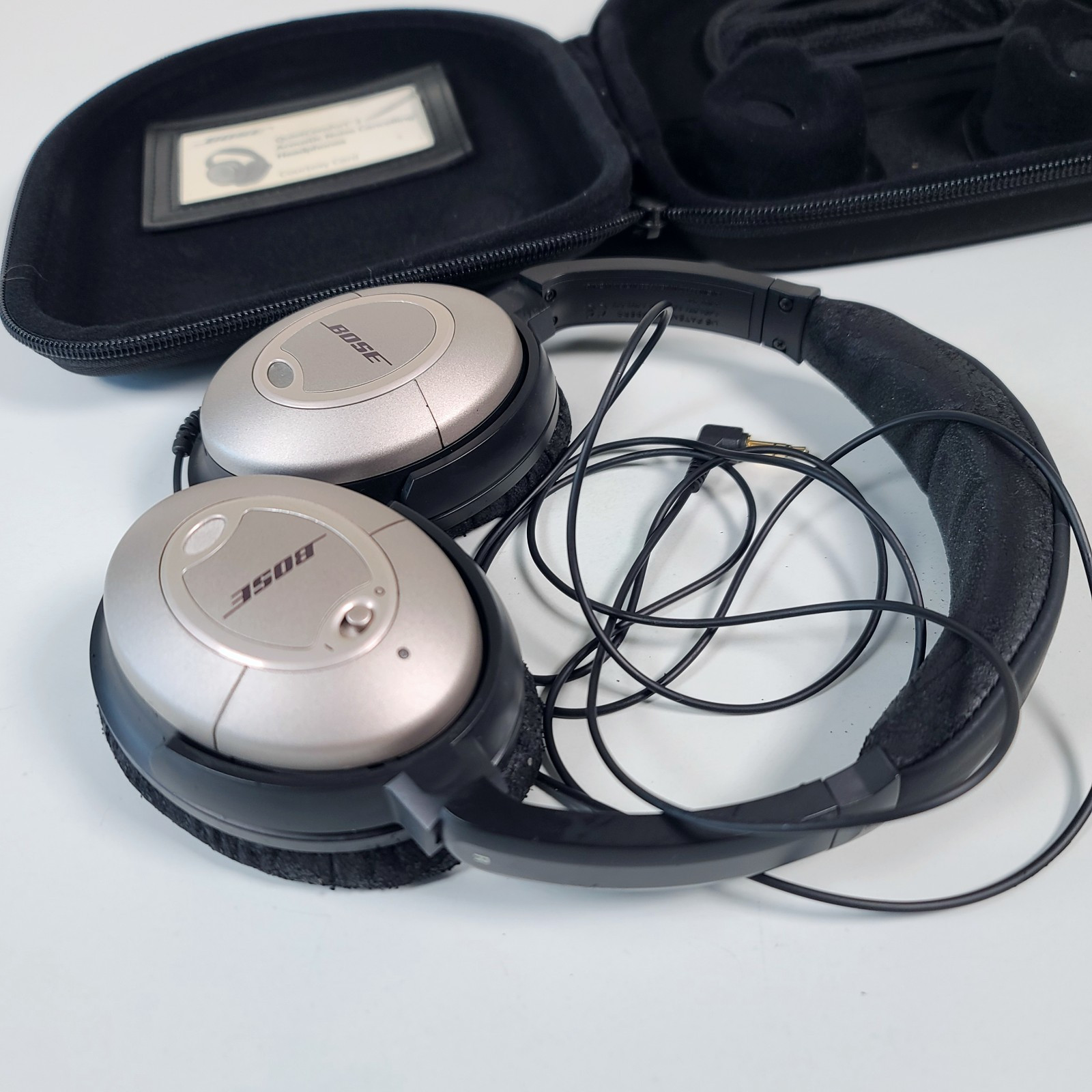 Bose QuietComfort 2 Acoustic Noise Cancelling Wired Headphone w/ Protective Case