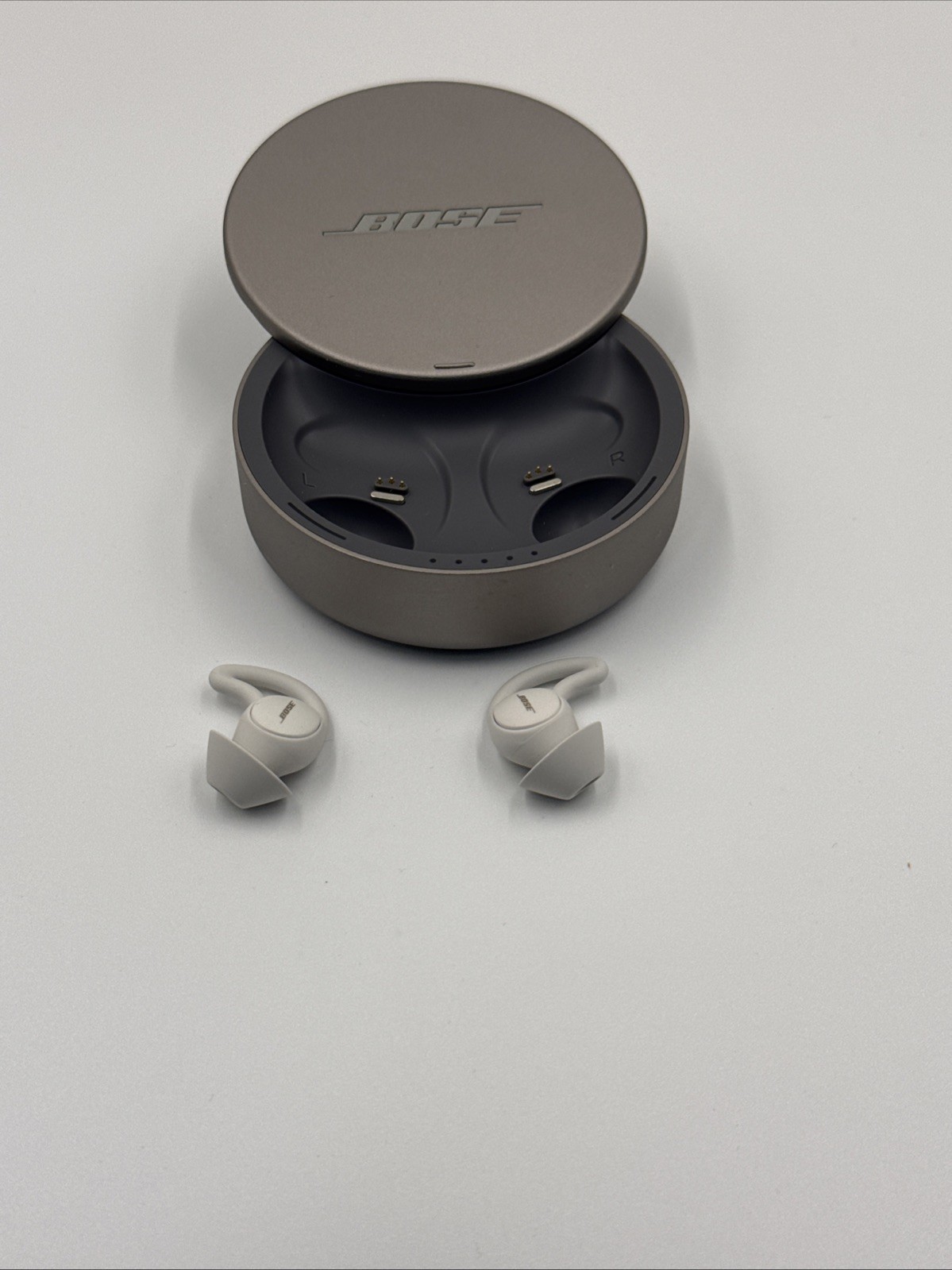 Bose Wireless Sleepbuds II Earbuds White with Charging Case Read Desc