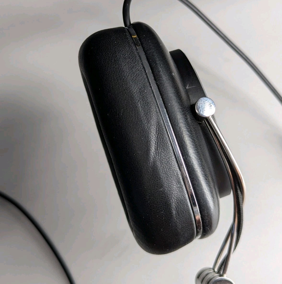 Bowers & Wilkins Over-Ear Headphones Black 3.5mm (READ)