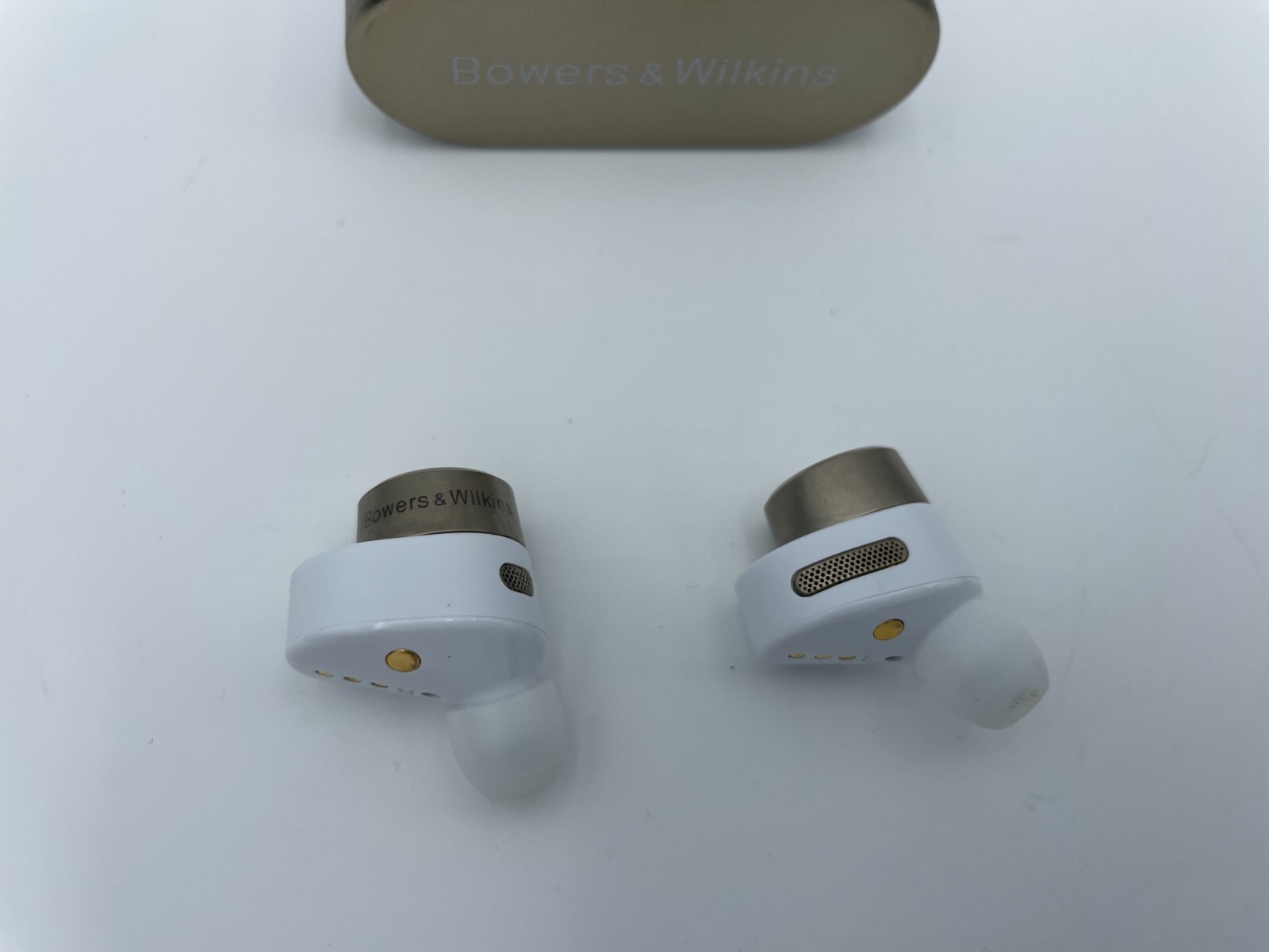Bowers & Wilkins P17 In-ear True Wireless Headphone – White Gold – GENUINE