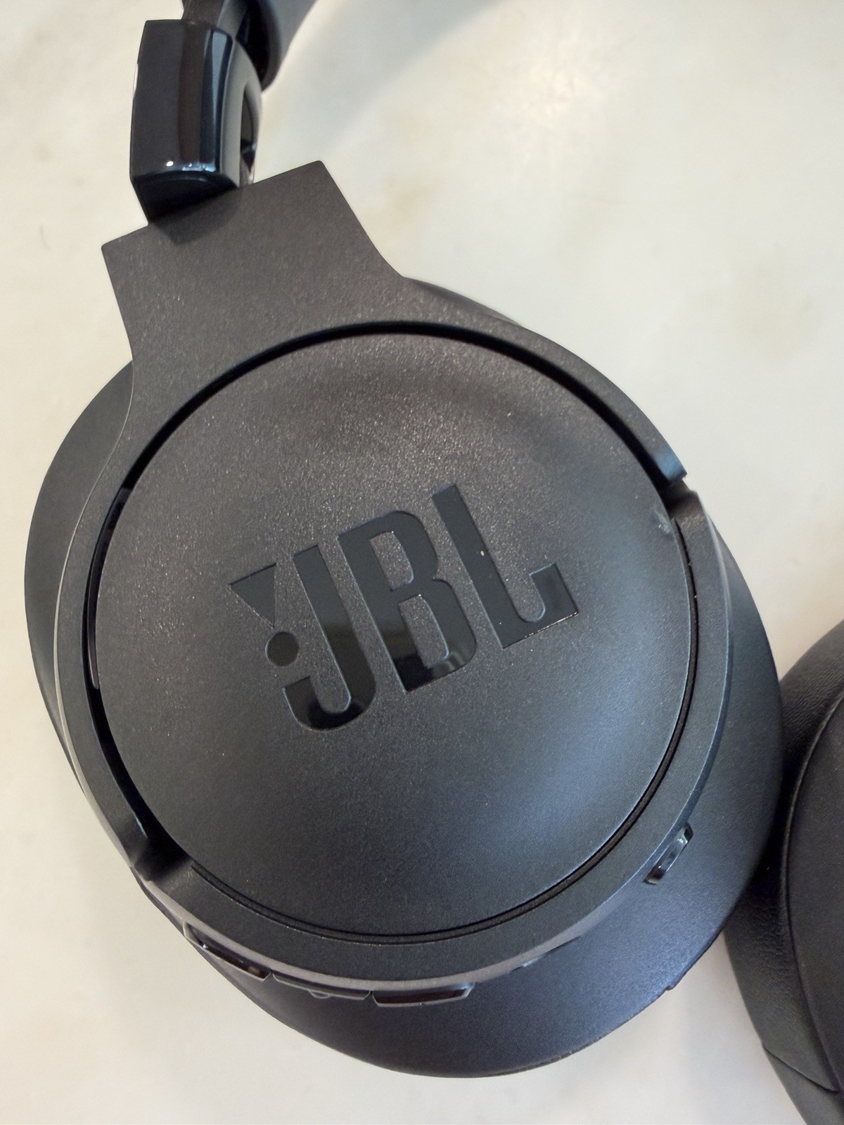 JBL Tune 720BT Black Wireless Headphones Model: JBLT720BTBLKAM – New Open Box
