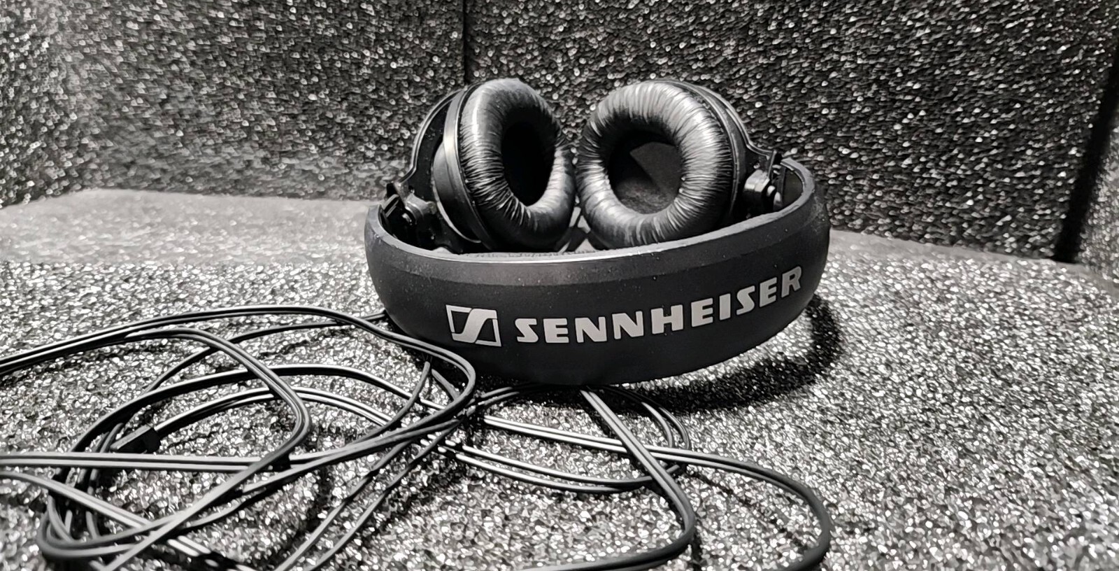 Sennheiser HD 201″Headphones – Black