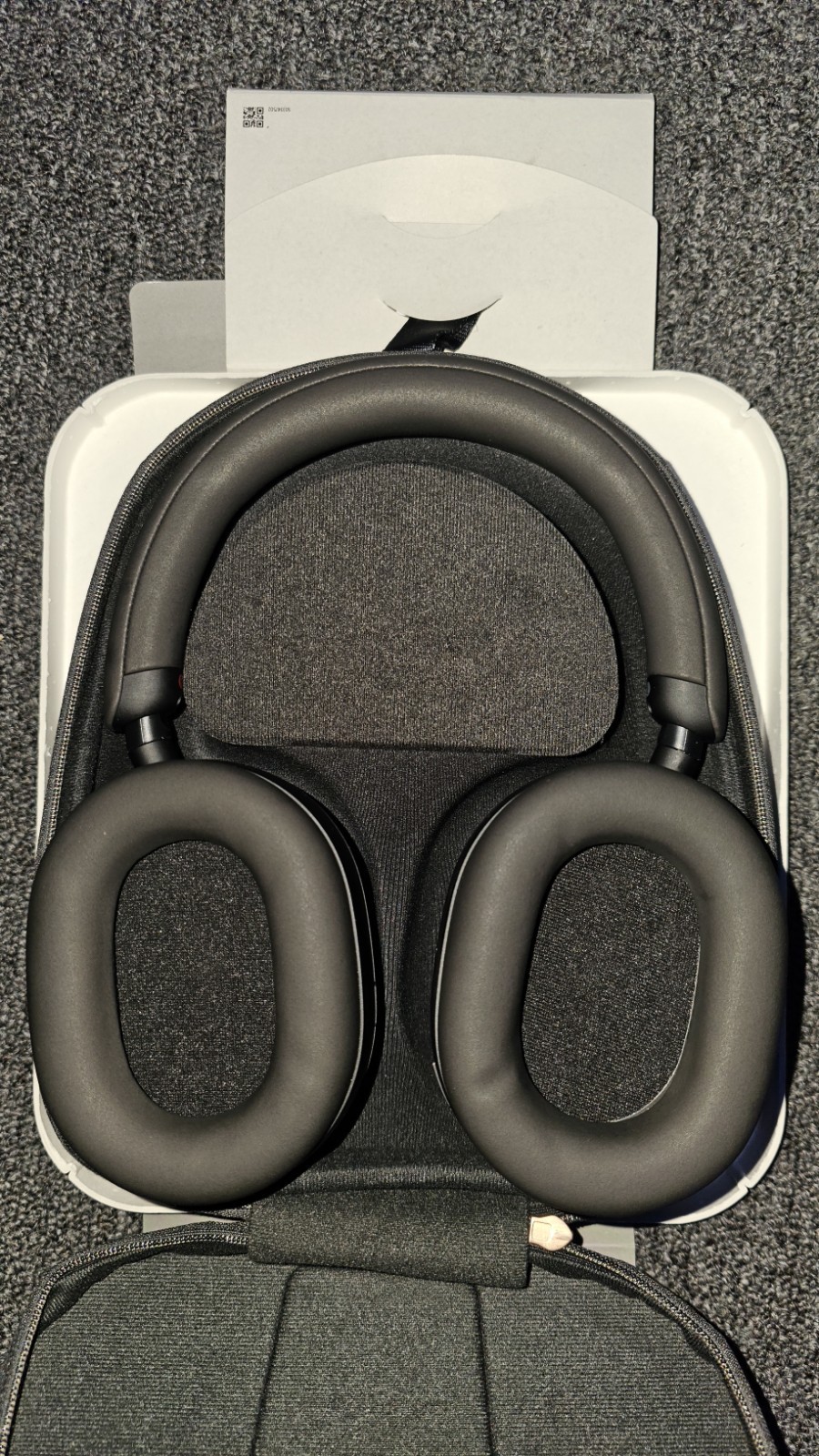 Sony WH-1000M5 Headphones Matte Black (NEW IN BOX)
