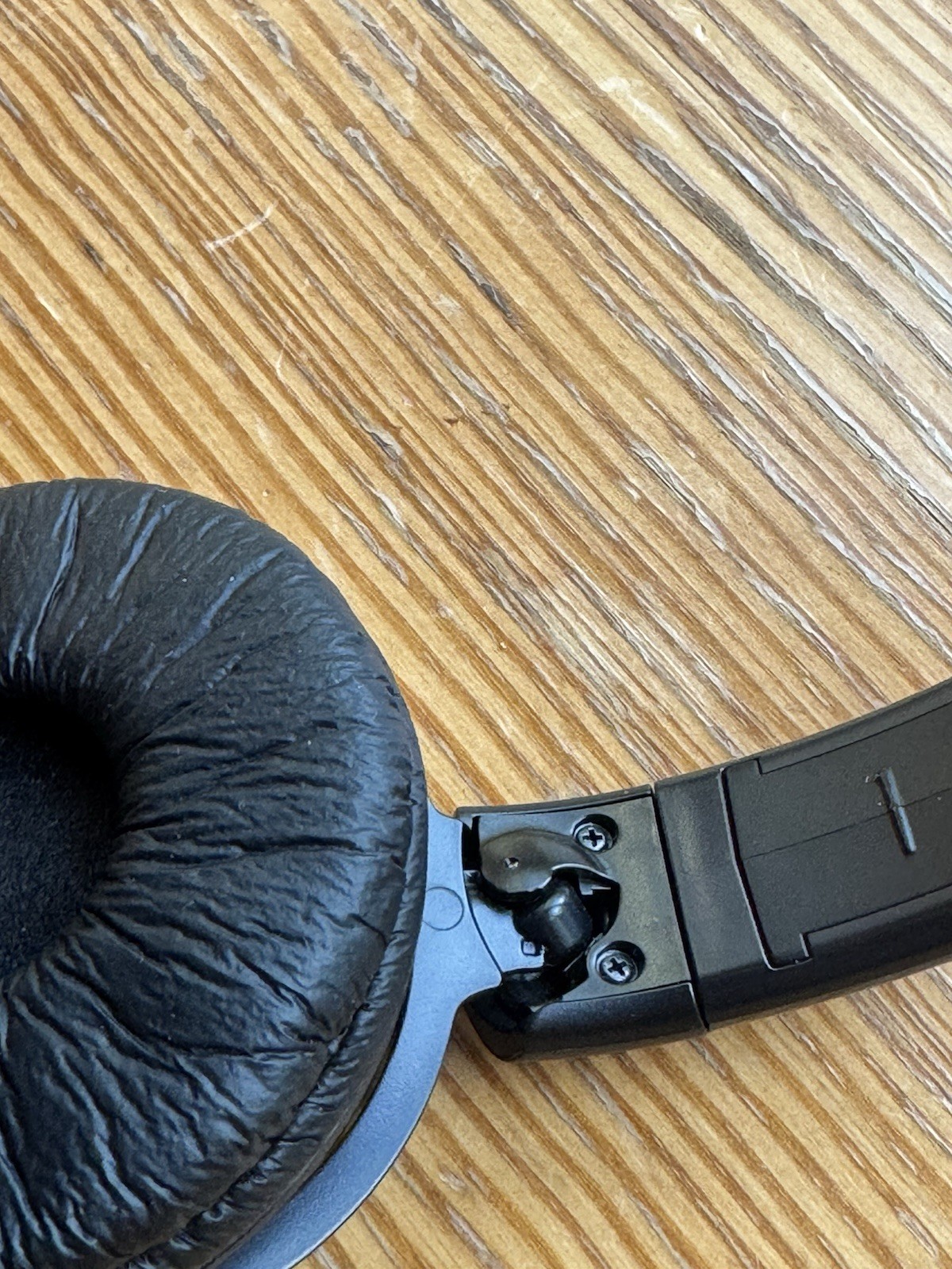Sony MDR-ZX110 Wired Ear-Pad (On the Ear) Headband Headphones in Black. Used.