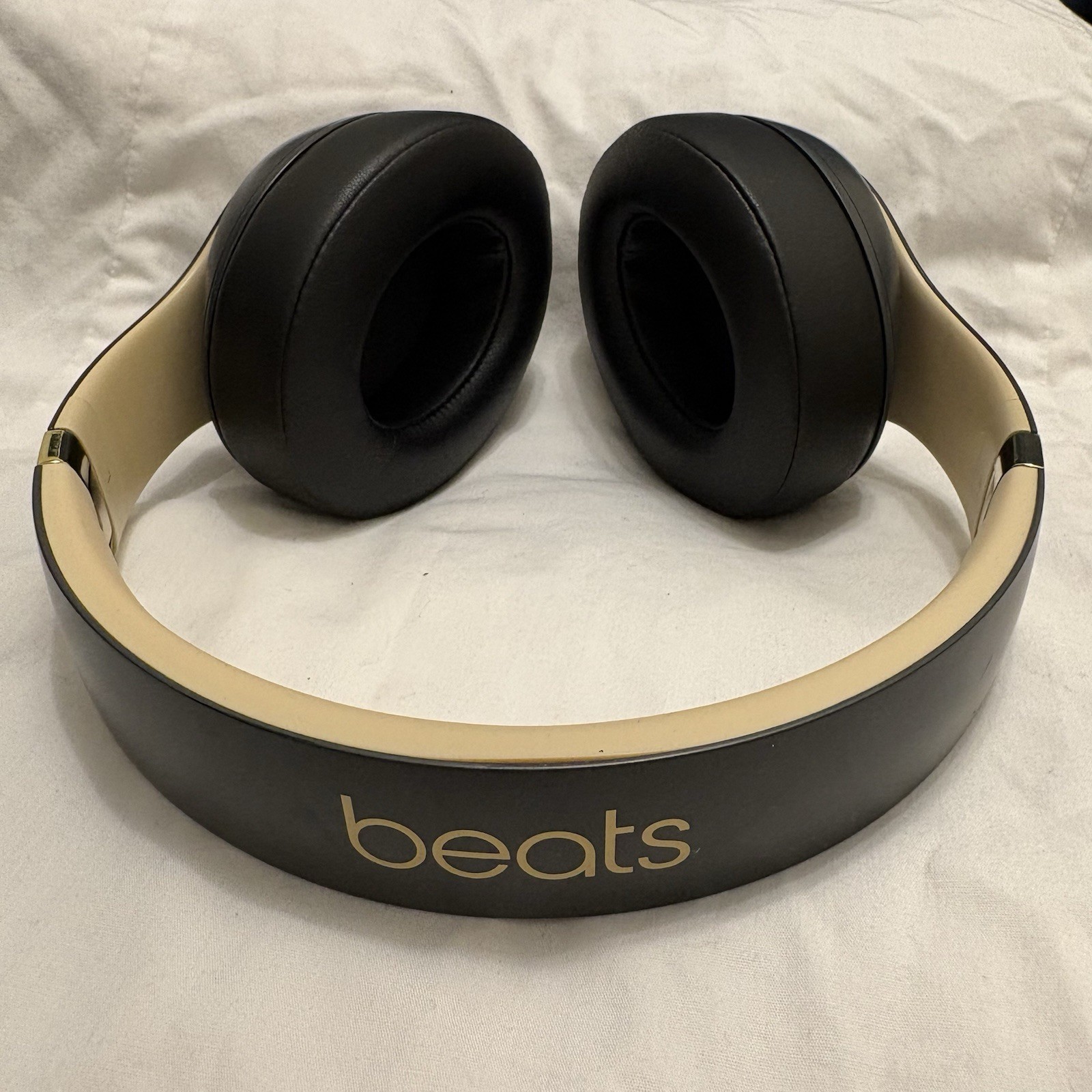 Beats Studio3 Wireless Midnight Black Gold – New Wicked Cushions Pads – Great!