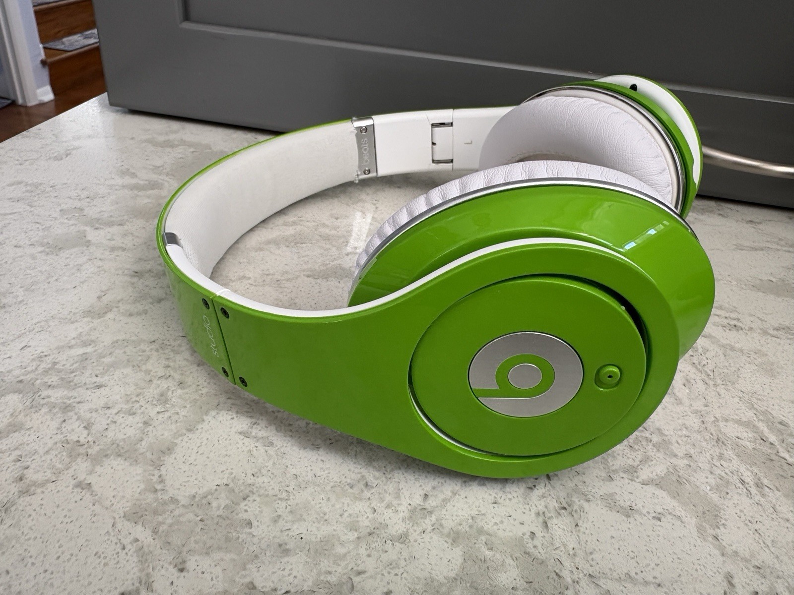 Beats Studio 1st Gen Wired, ANC • c.2010 • Green/White • Collector-Grade OEM Set