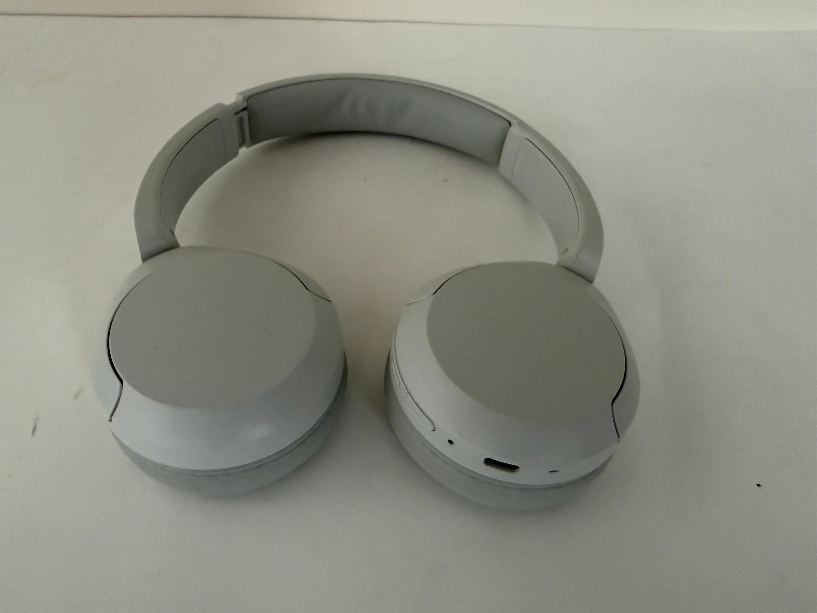 Sony Wireless Over the Ear Headphones YY2958 WH-CH520, White, Tested…