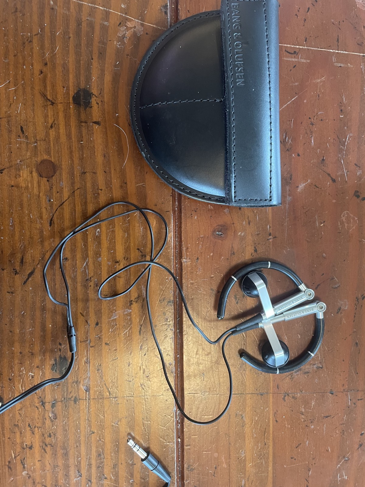 Bang & Olufsen B&O A8 Earphones Headphones w/ Leather Case Aluminum