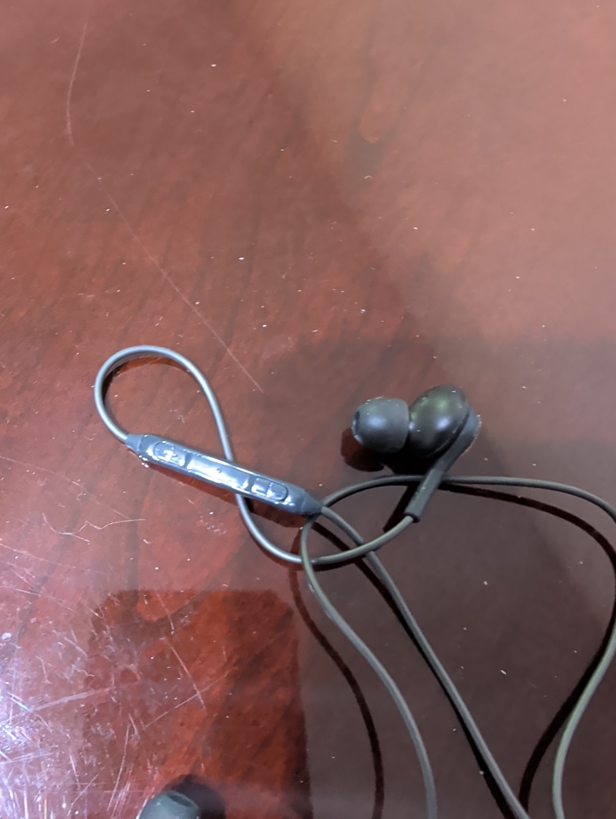 AKG headphones. Came With An Android Phone. I Used Them 2 Times.