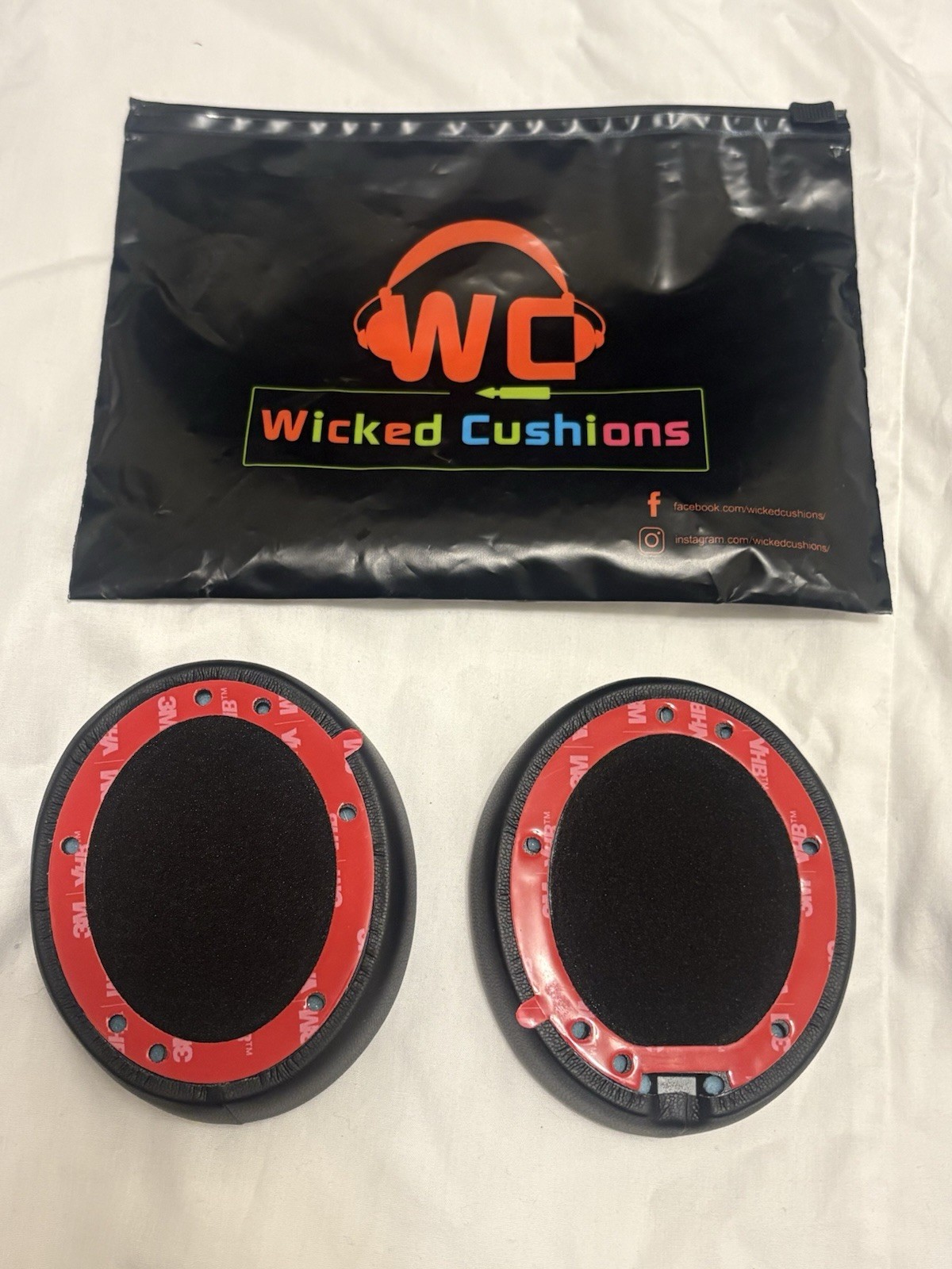 Beats Studio3 Wireless Midnight Black Gold – New Wicked Cushions Pads – Great!