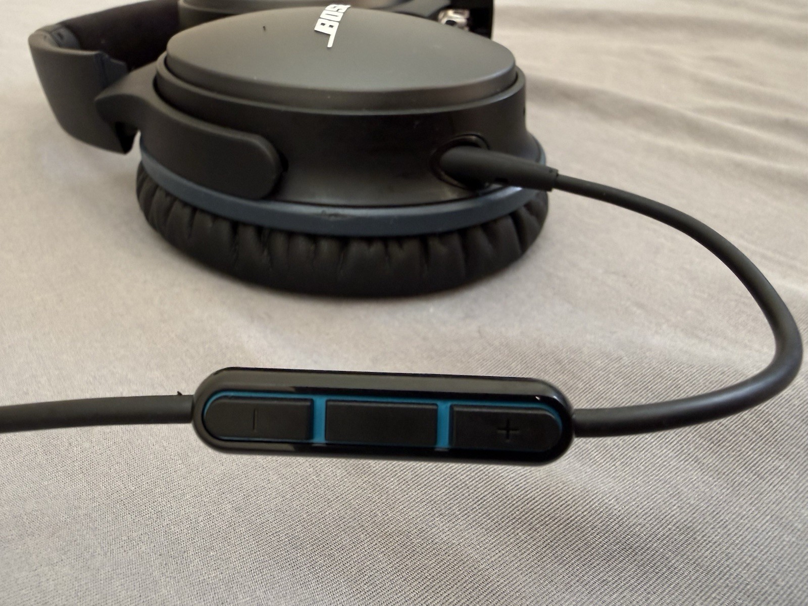 Bose QuietComfort 15 w/ Lightning C-Type Airplane Adapters & Case New Earpads