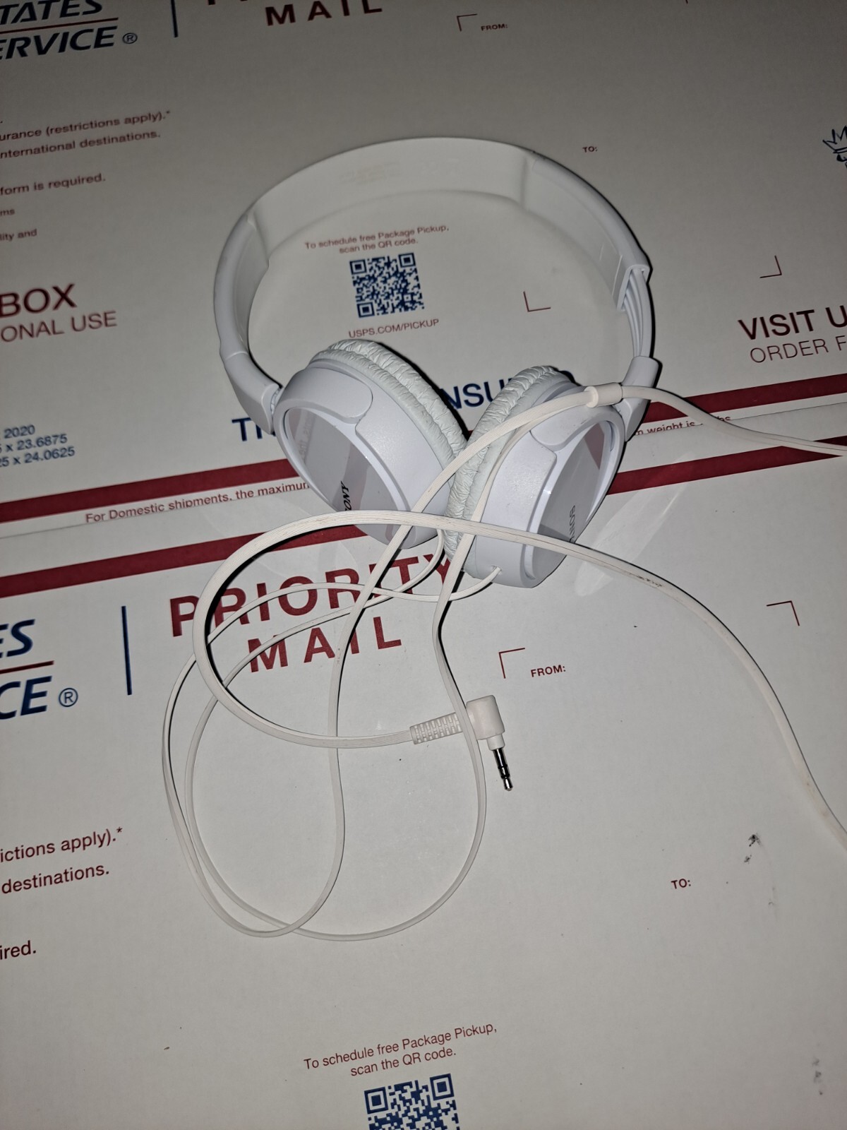 Sony MDR-ZX110 Ear-Pad (On the Ear) Headband Headphones – White used