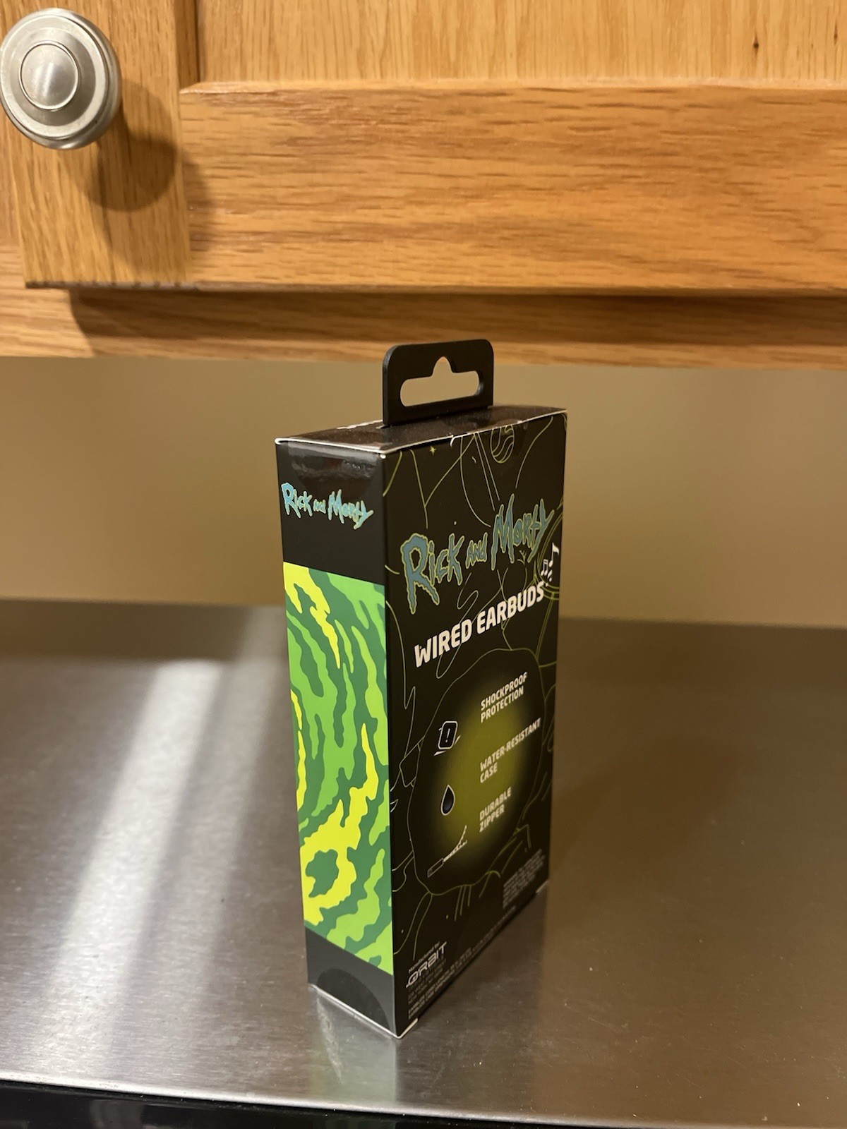 Rick & Morty Wired Ear Buds with 3 by 3 Inch Cool Zipper Case