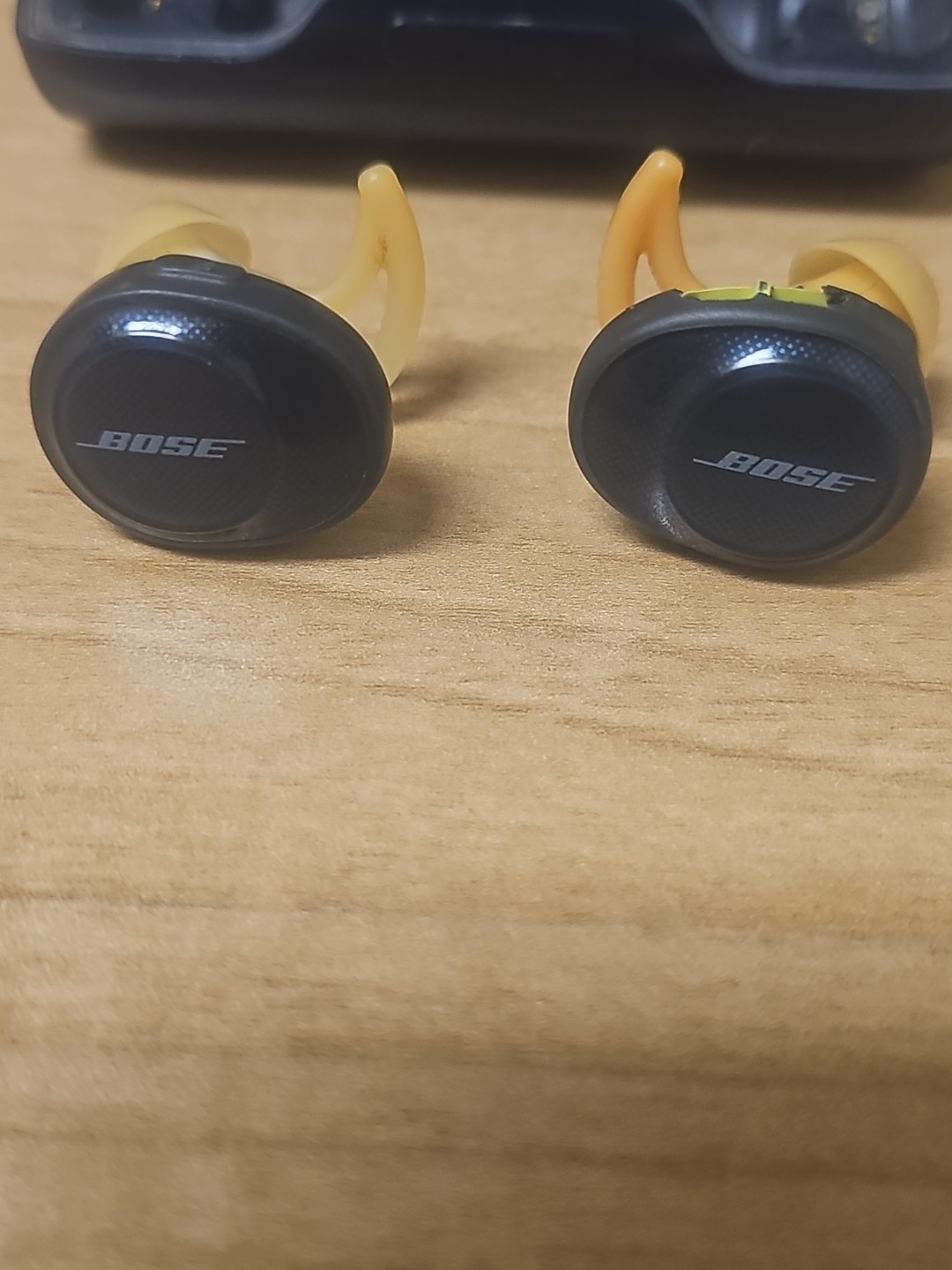 Bose SoundSport Wireless Headphones Sport Bluetooth Earbuds In-ear (For Parts)