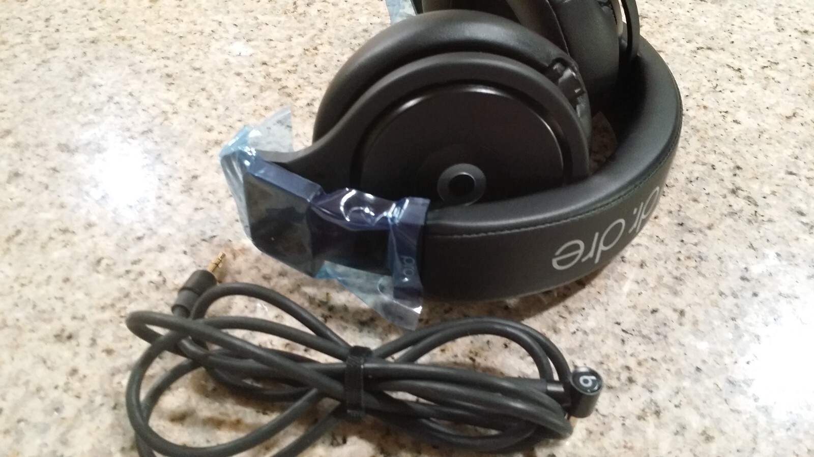 Apple Beats by Dr. Dre Pro Beats Over the Ear Headphones – Black color New !