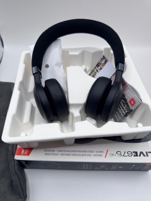 JBL Live 675NC Wireless Over-Ear Headphones Noise Cancelling Bluetooth Headset