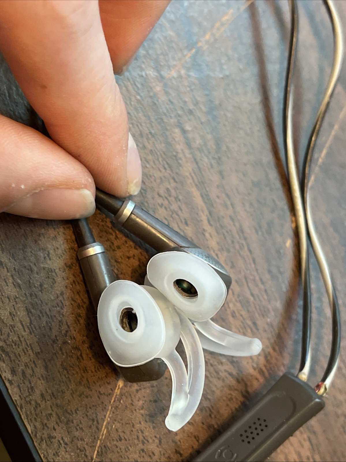 Bose QC20 QuietComfort 20i Noise Cancelling Earphones Earbuds Black/Grey – READ