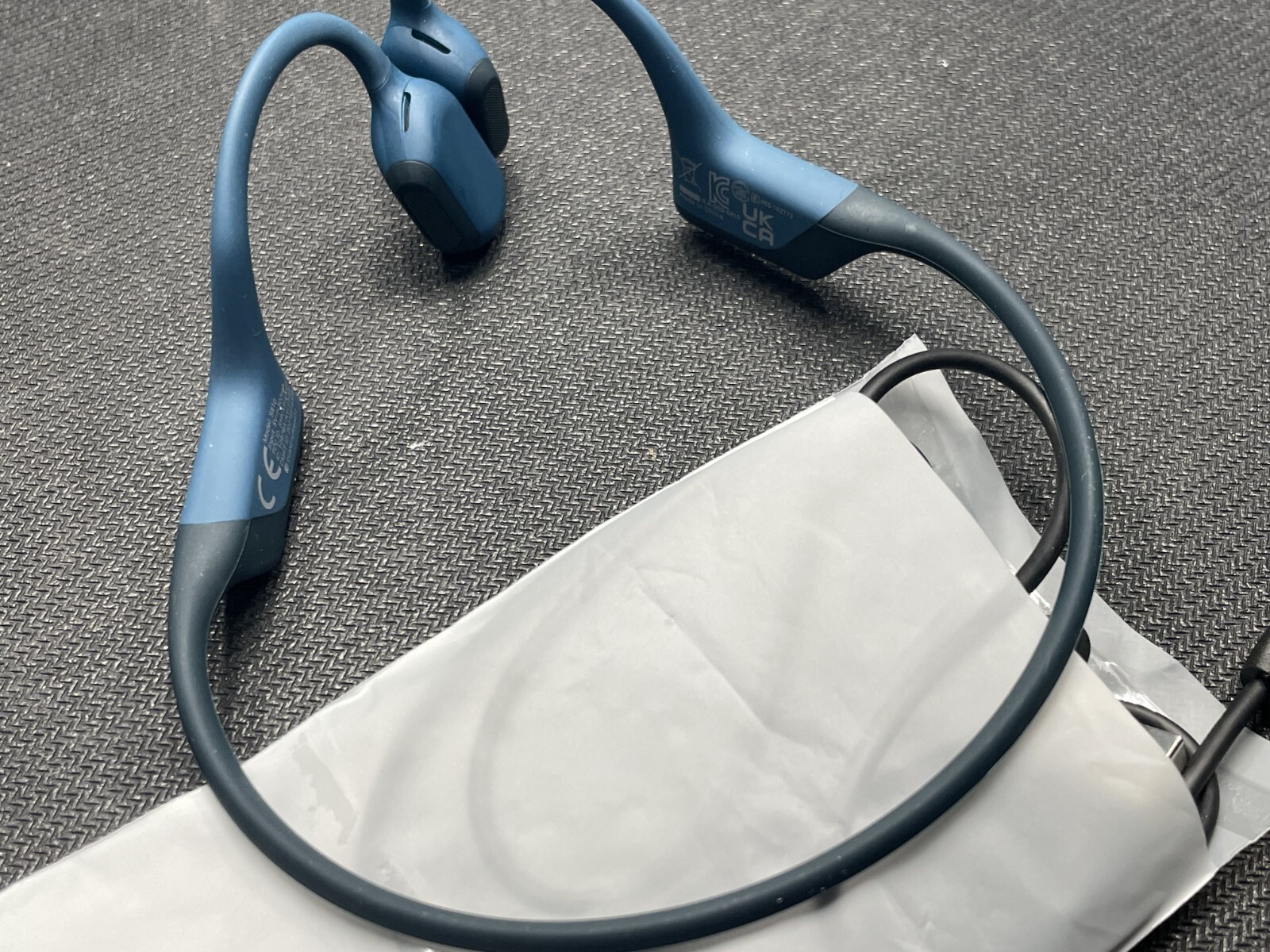 Shokz S810-ST-BK-US OpenRun Pro Bone Conduction Open-Ear Sport With Cable Blue