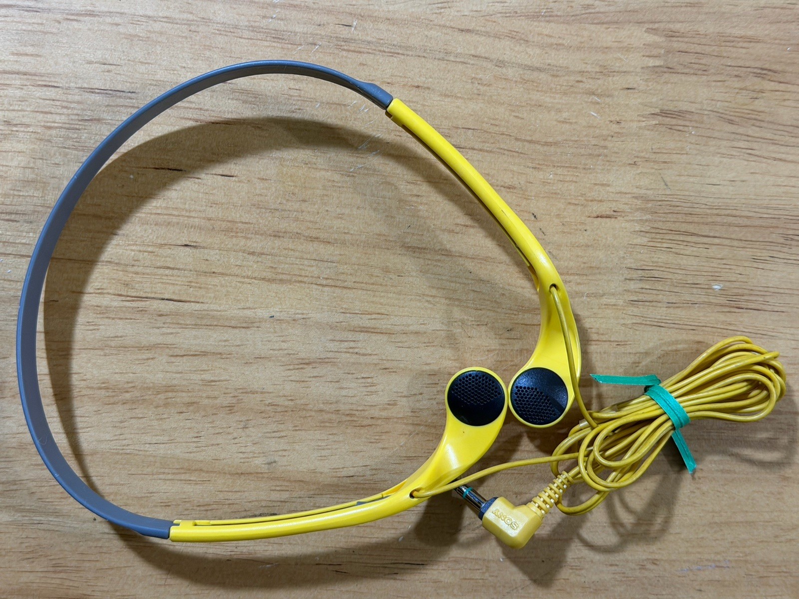 Sony Sports MDR-W14 Walkman Headphones Head Phones Yellow/Grey – Works Great!