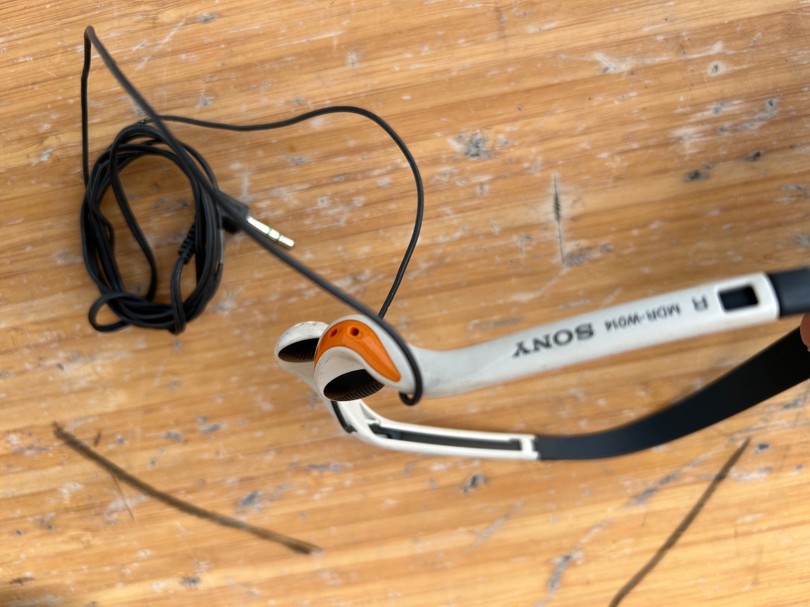 Sony MDR-W014 in-Ear Headphones White Orange Vintage Sports Walkman Vintage