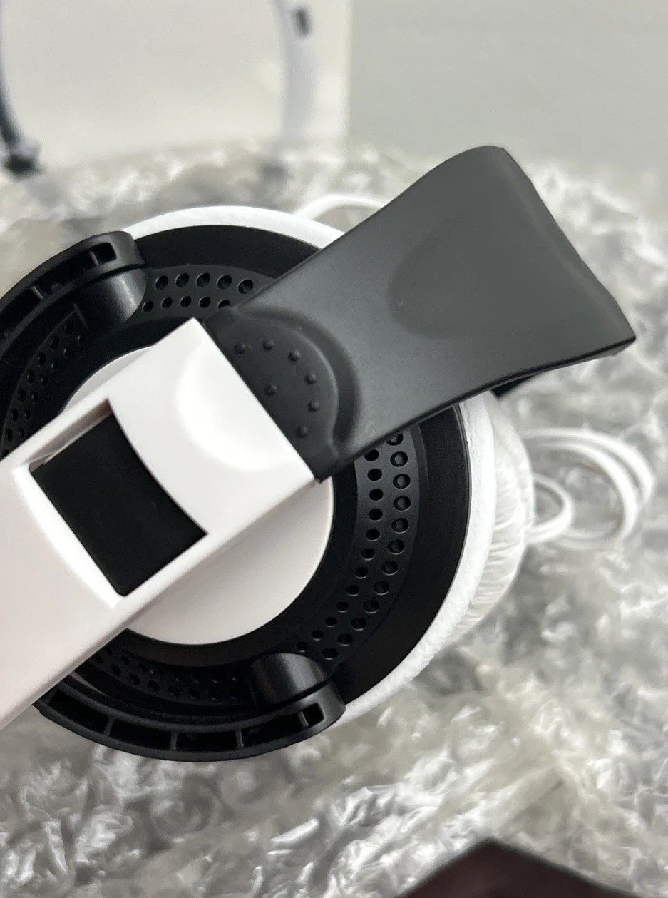 Digital Gadgets Accessory Collection DJ Style Headphones DGITDJH-BK NEW OPEN BOX
