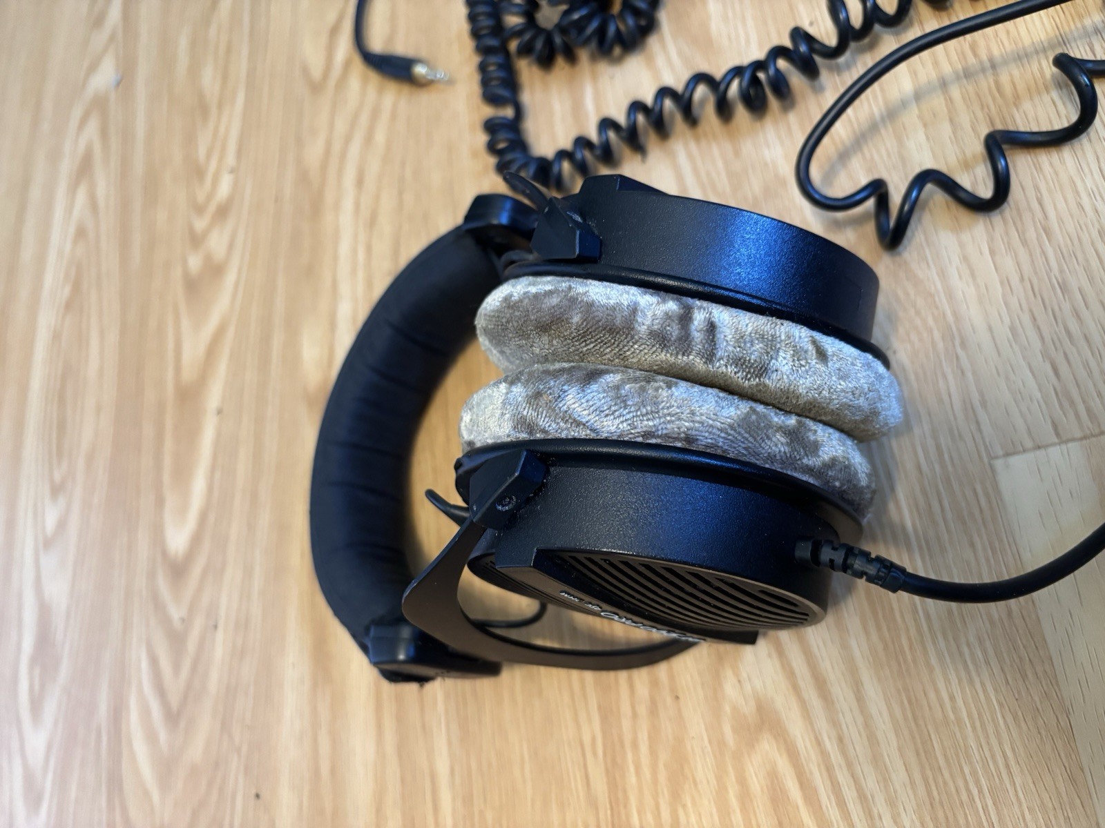 Beyerdynamic DT 990 PRO Headphones