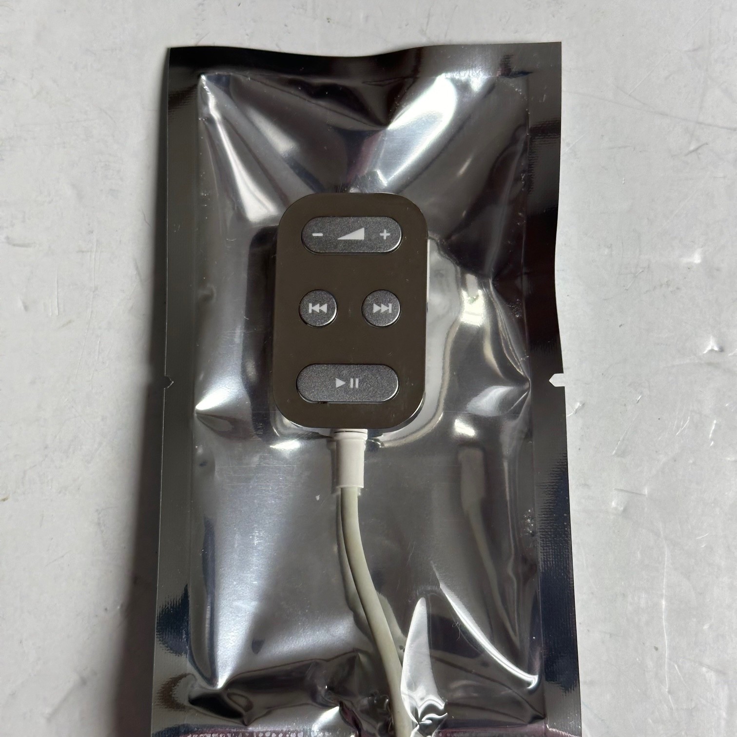 Apple iPod Remote + In-Ear Headphones 2003 2004 M9128G/A + M9394G/A