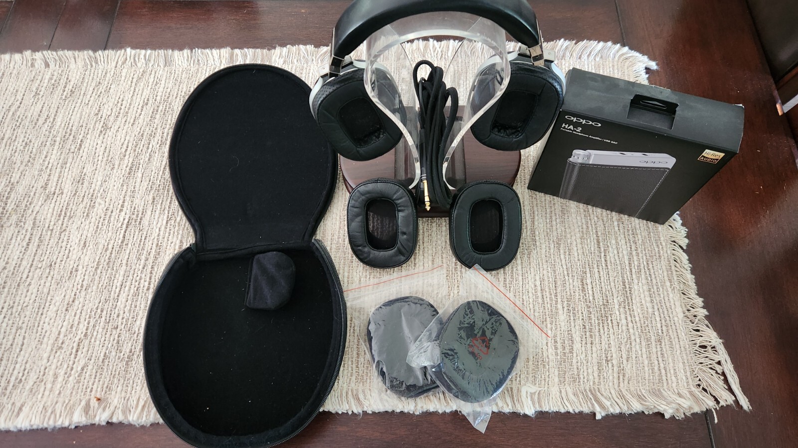 OPPO PM1 Headphones HA-2 AMPLIFER WITH STAND AND CASE