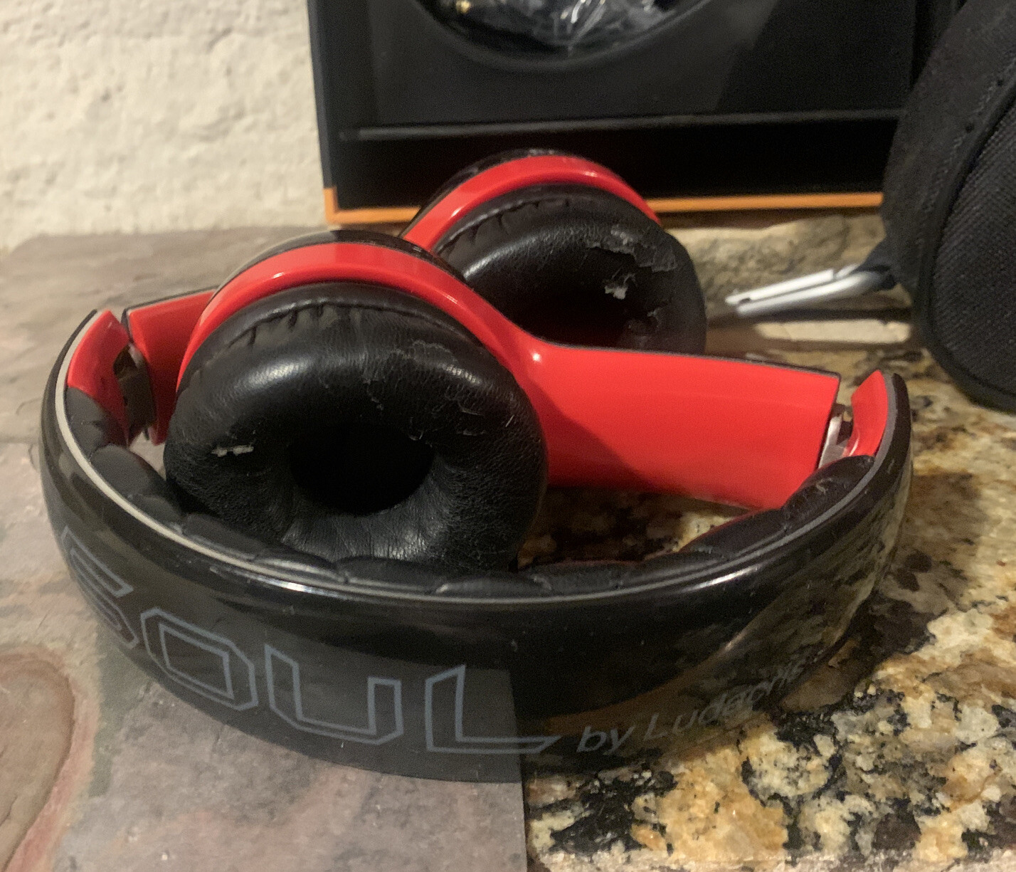 SOUL by Ludacris SL100 Ultra Dynamic On-Ear Headphones Black/Red Complete Unused