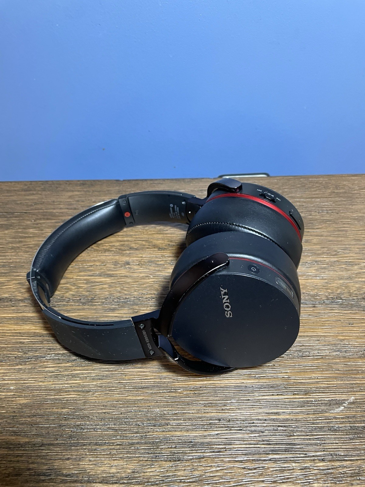 Sony MDR-XB950B1 Extra Bass Wireless Bluetooth Headphones Black/Red Works