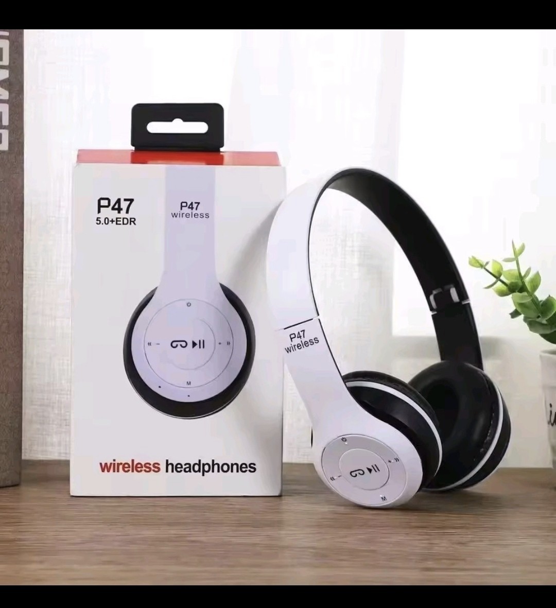 1 White Wireless Bluetooth Music Compact Folding Sound Headphones (Foreign Shipping)