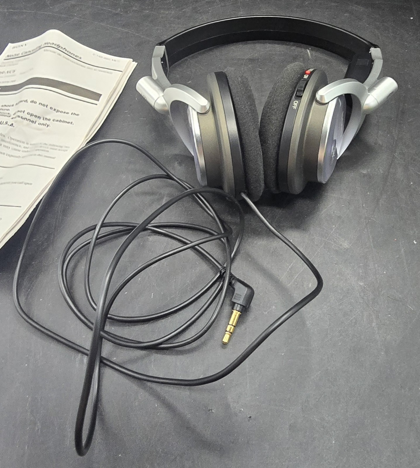Sony Noise cancelling plug-in Headband Headphones – Silver MDR-NC6