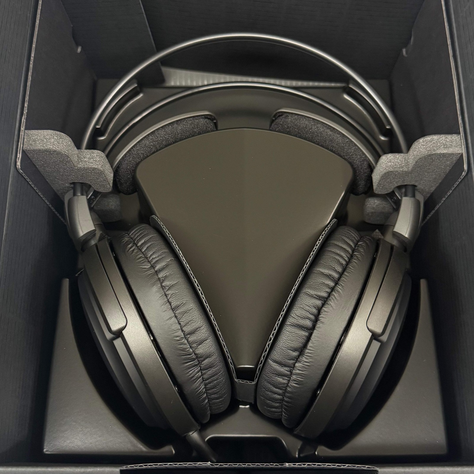 AUDIO-TECHNICA Art Monitor Over Ear Wired Dynamic Headphones Black ATH-A550Z