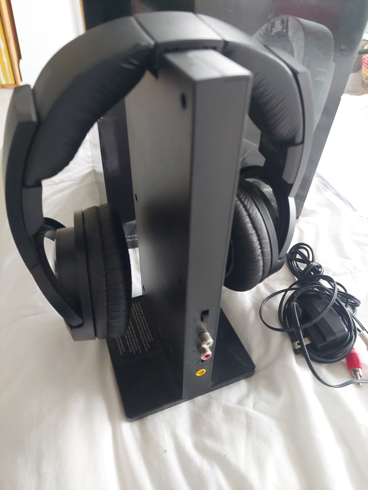 Sony Wireless Over Ear Headphones – Black MDR-RF985RK