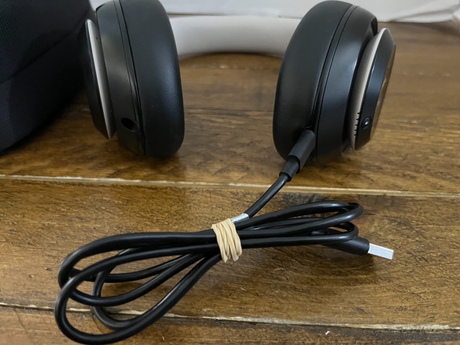 Beats by Dr. Dre Beats Studio Pro Wireless Noise Cancelling Black & Gold w/ Case