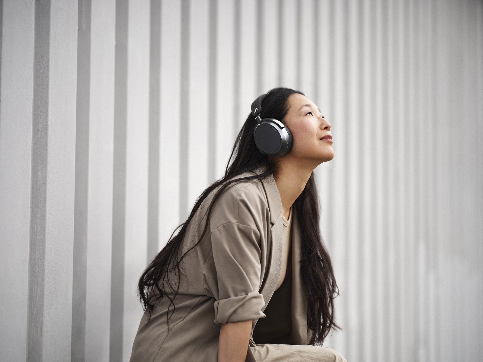 Sennheiser Momentum 4 wireless over-ear NC headphones (graphite)