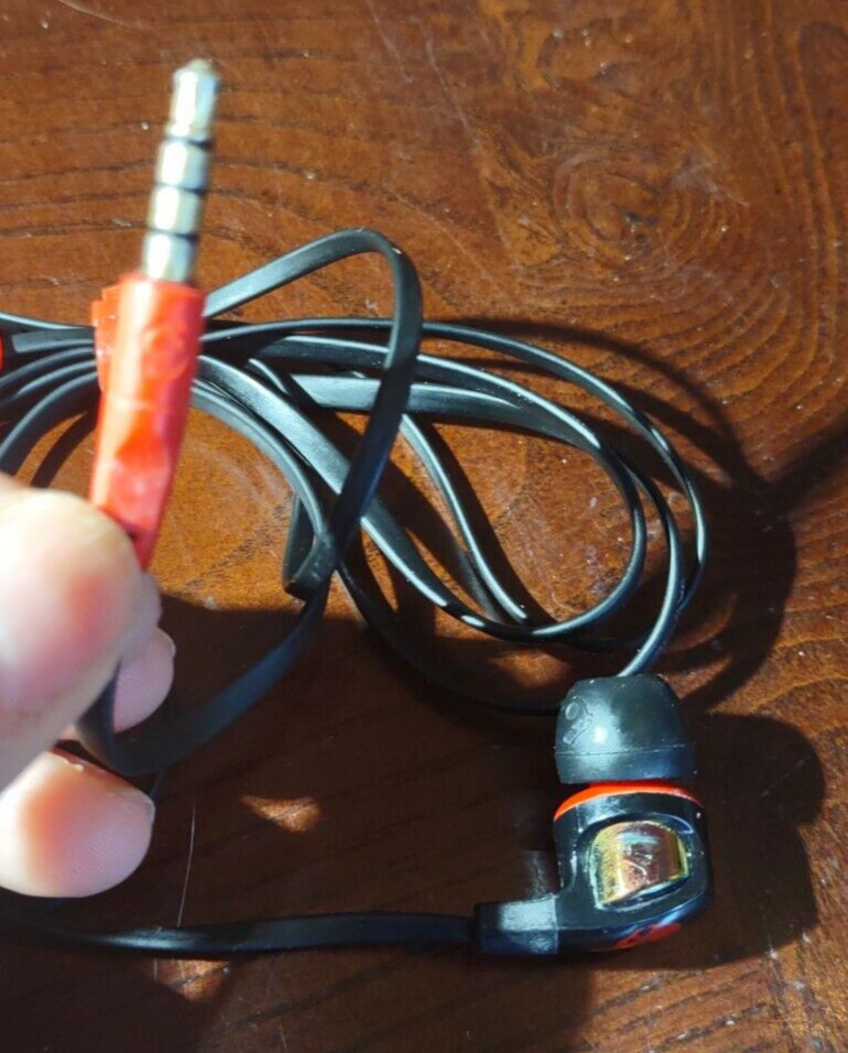 Earbuds Red With Phono Jack Plug-Rare-SHIPS N 24 HOURS