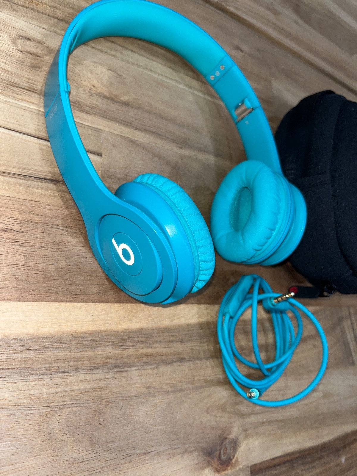 Beats by Dr. Dre Solo HD Headband Headphones – Teal – Wired with bag