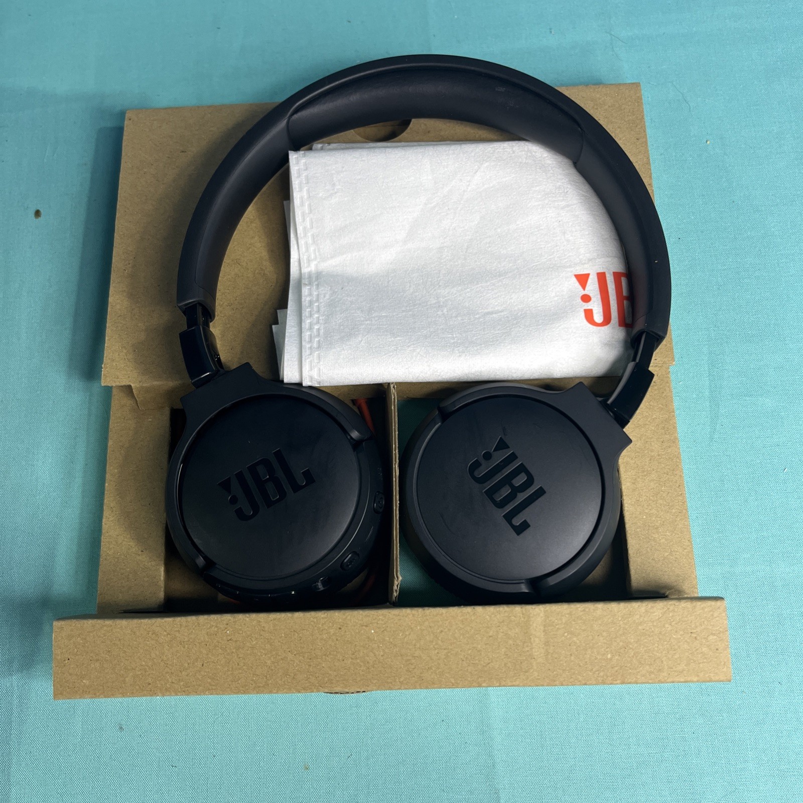 JBL Tune 670NC – Adaptive Noise Cancelling Wireless On-Ear Headphones Black