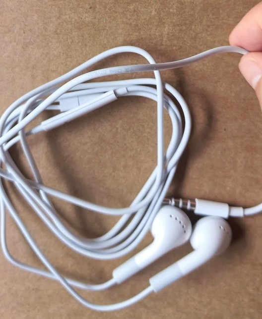 3X Authentic Apple iPod iPhone Earphones Headphones Earbuds+Remote Control+Mic