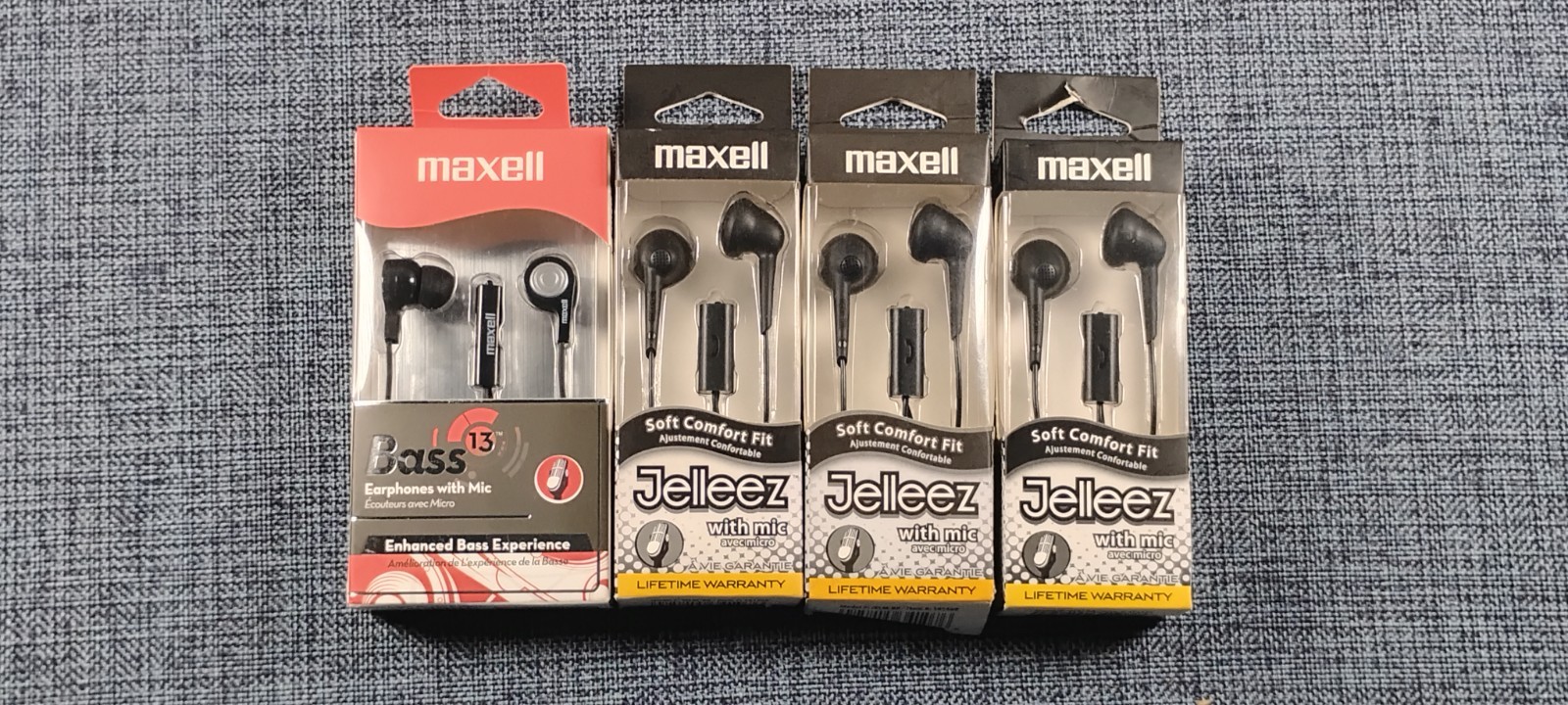Maxell Bass 13 – Earbuds with Mic. Bass Noise Isolation + 3x Jelleez (BLACK) Lot